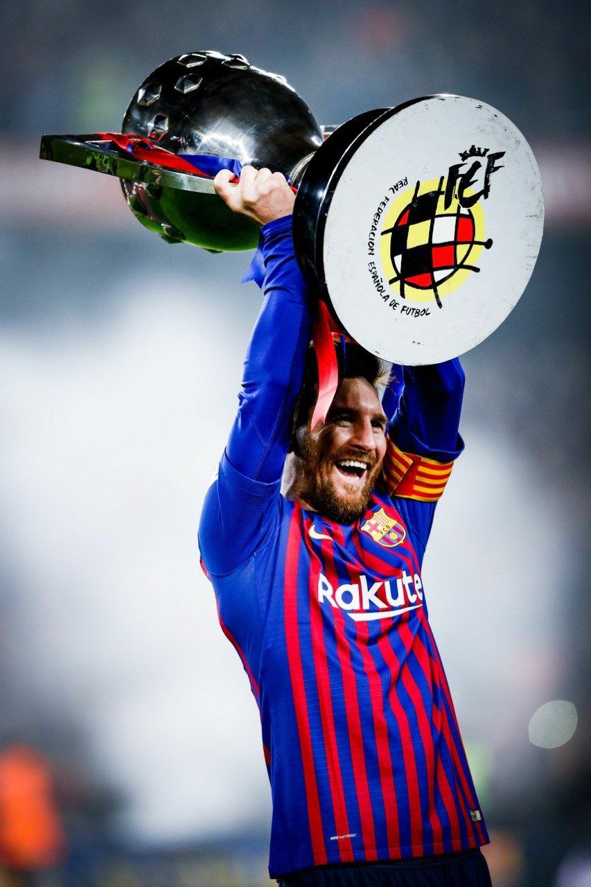 messi images with trophy
